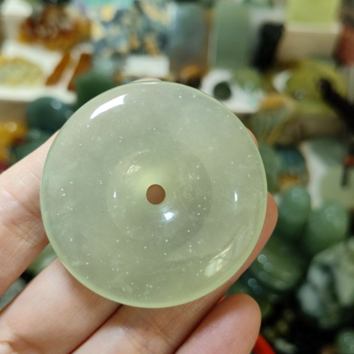 朱***言岫玉未镶嵌平安扣