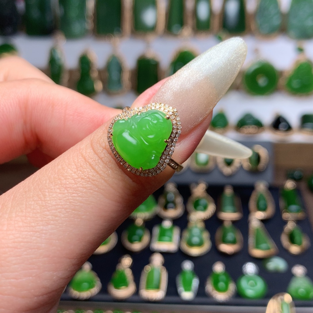 和田玉（碧玉）戒指18K金镶嵌