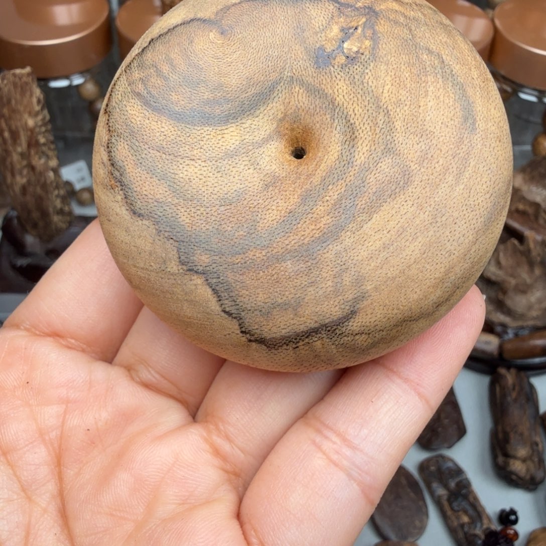 吃***顿沉香碎屑沉香达拉干虎斑平安扣 21.8 克