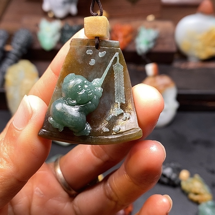 三***日定制翡翠未镶嵌毛货抛光