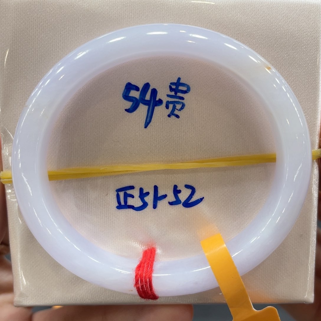 翡翠手镯未镶嵌翡翠手镯