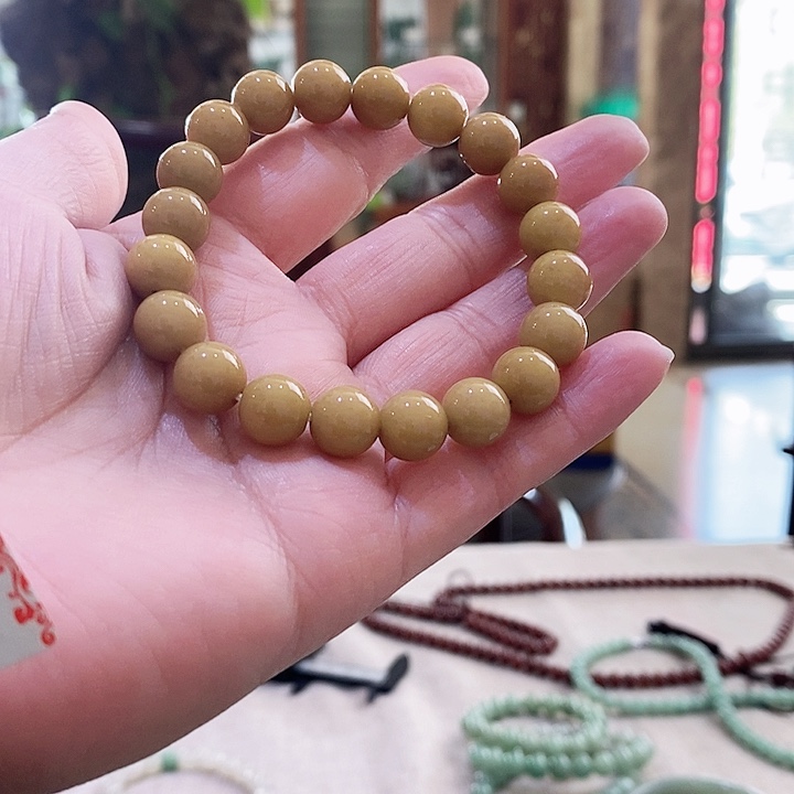 密玉（石英质玉）颈饰未镶嵌