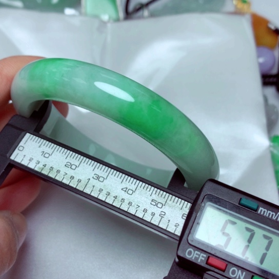 翡翠手镯未镶嵌手镯