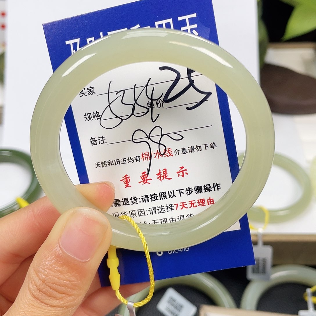 和田玉手镯未镶嵌