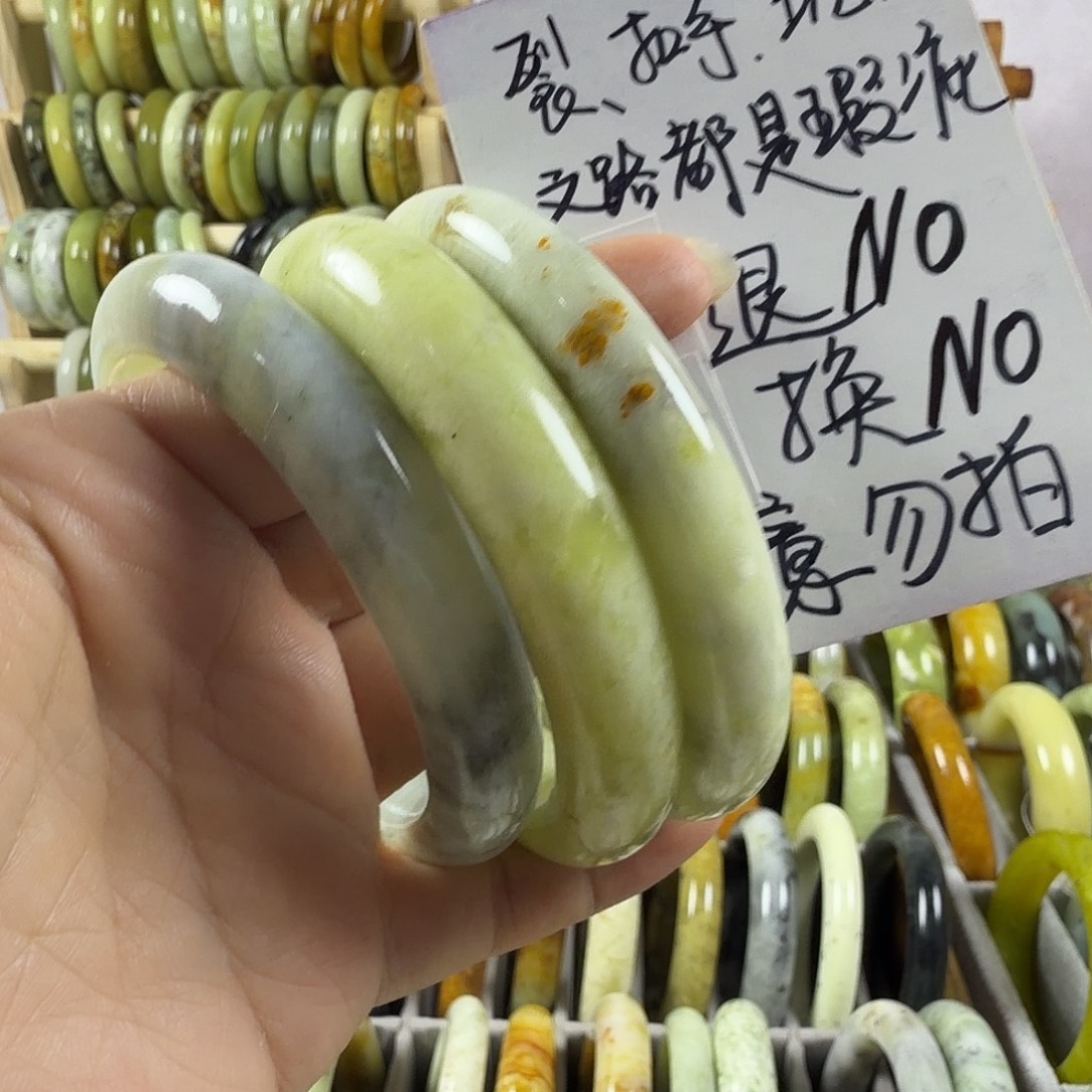 筱****蛇纹石玉未镶嵌手镯