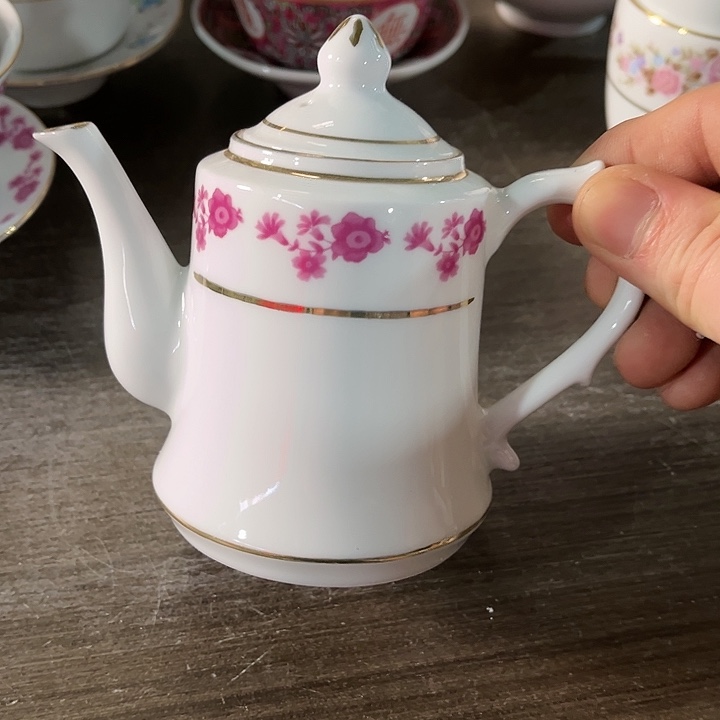 瓷片景德镇陶瓷茶壶。