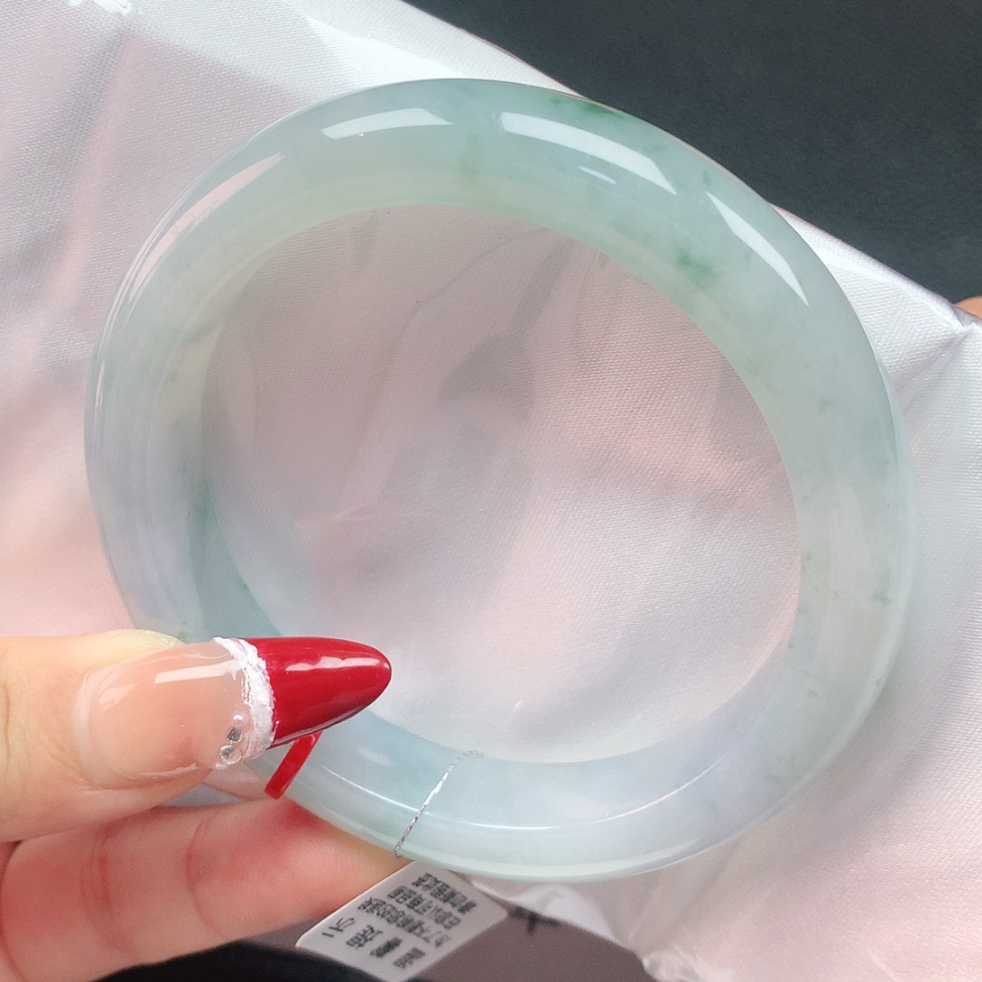 翡翠手镯未镶嵌59圈