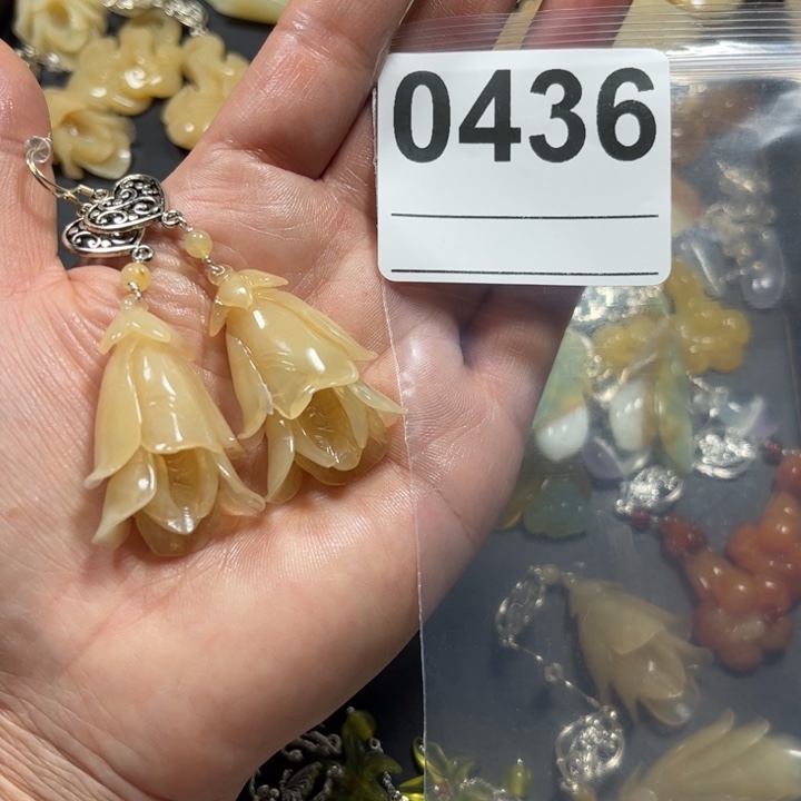 ****࿐蛇纹石玉未镶嵌耳饰