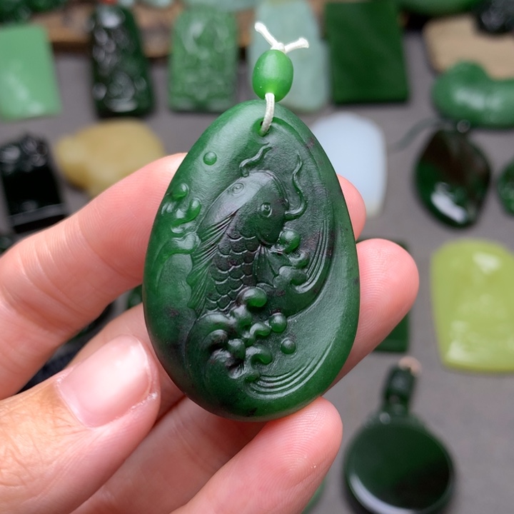 ****7和田玉未镶嵌颈饰