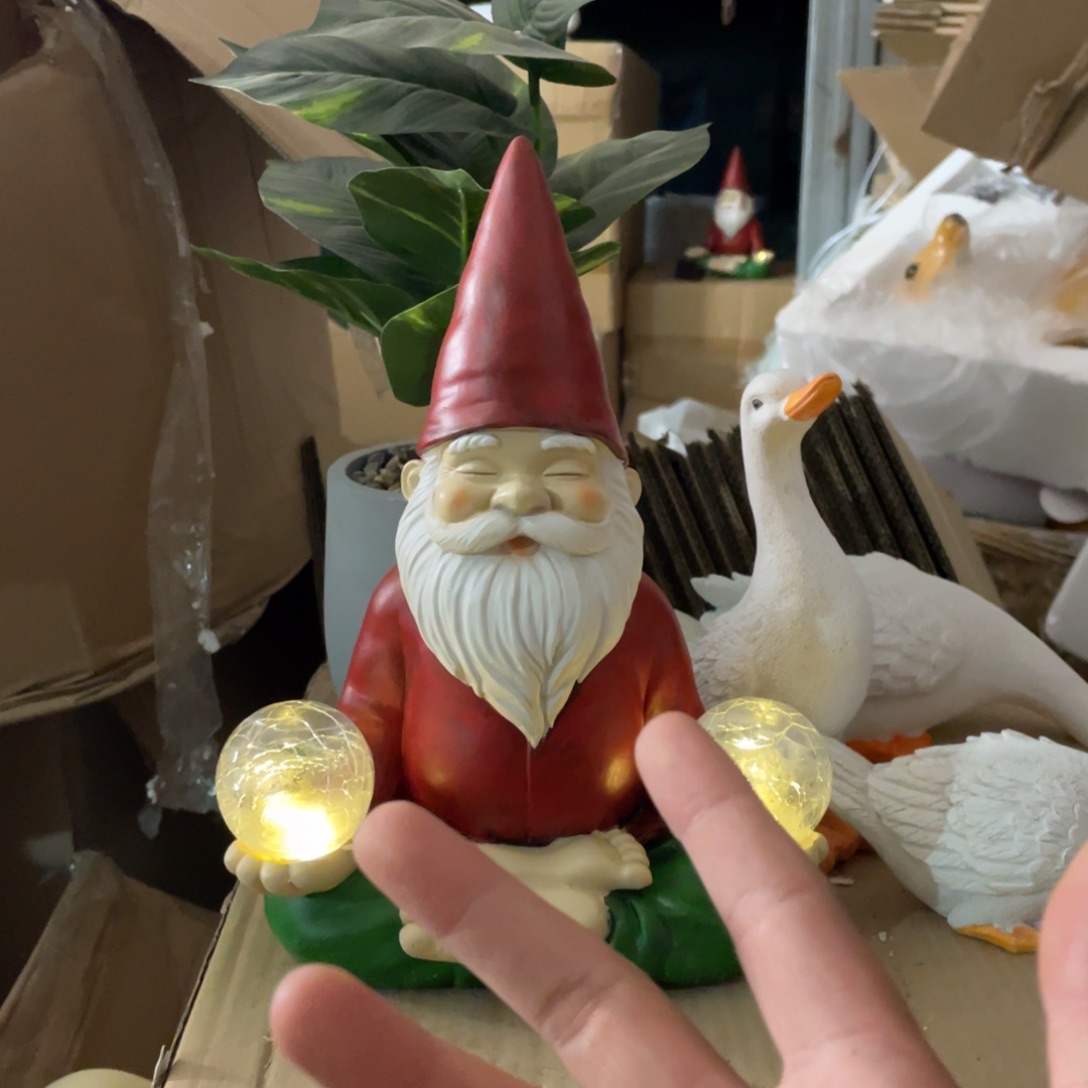 【闪购商品】树脂红色打坐地精摆件