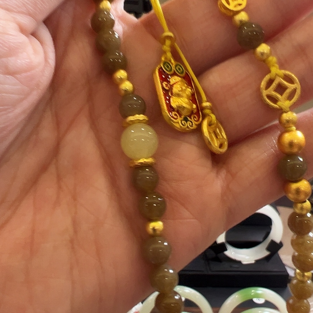 和田玉未镶嵌手镯