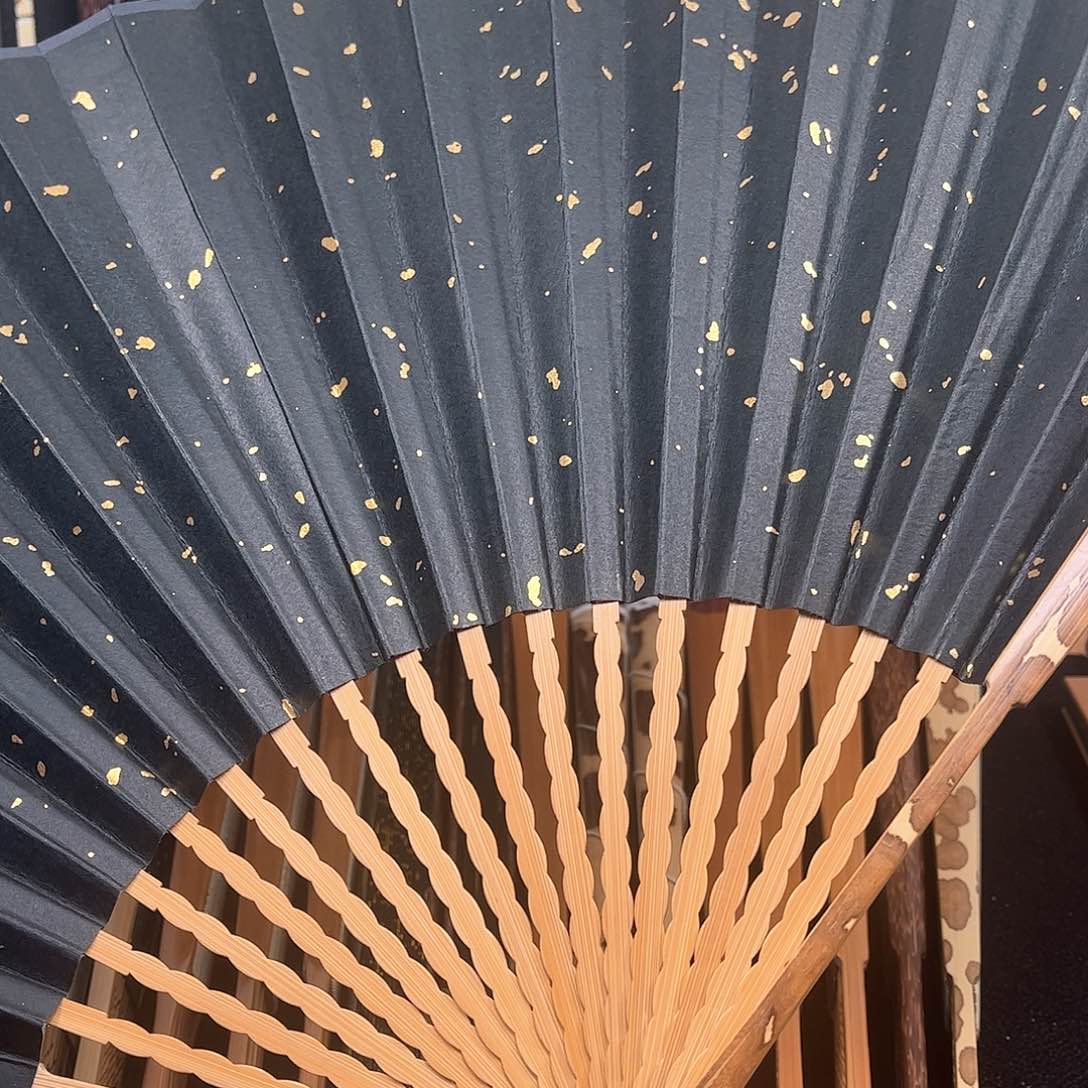 扇子黑色洒金龙鳞梅妃
