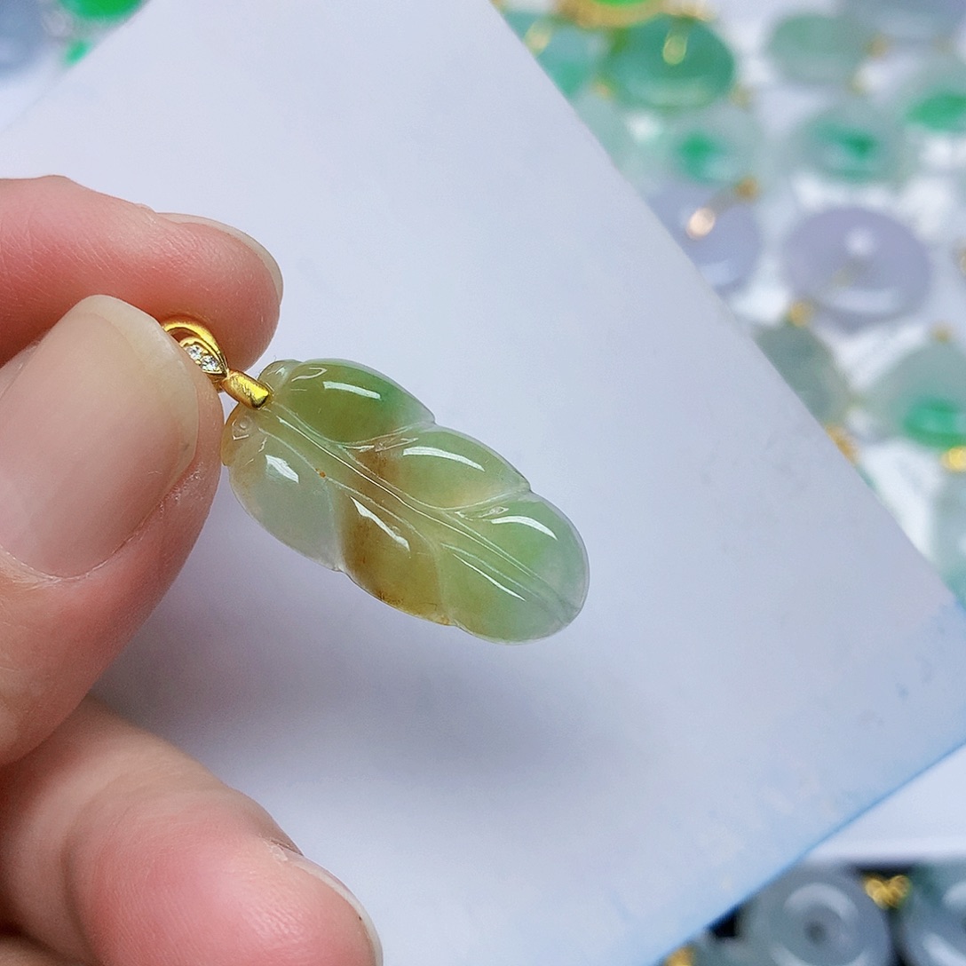 翡翠未镶嵌颈饰3567899