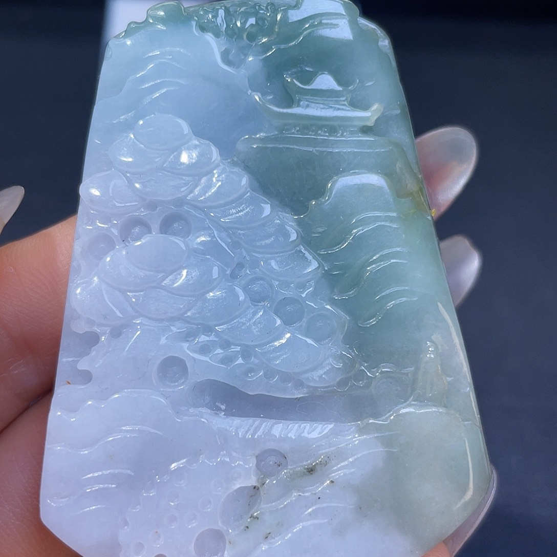 翡翠未镶嵌颈饰一