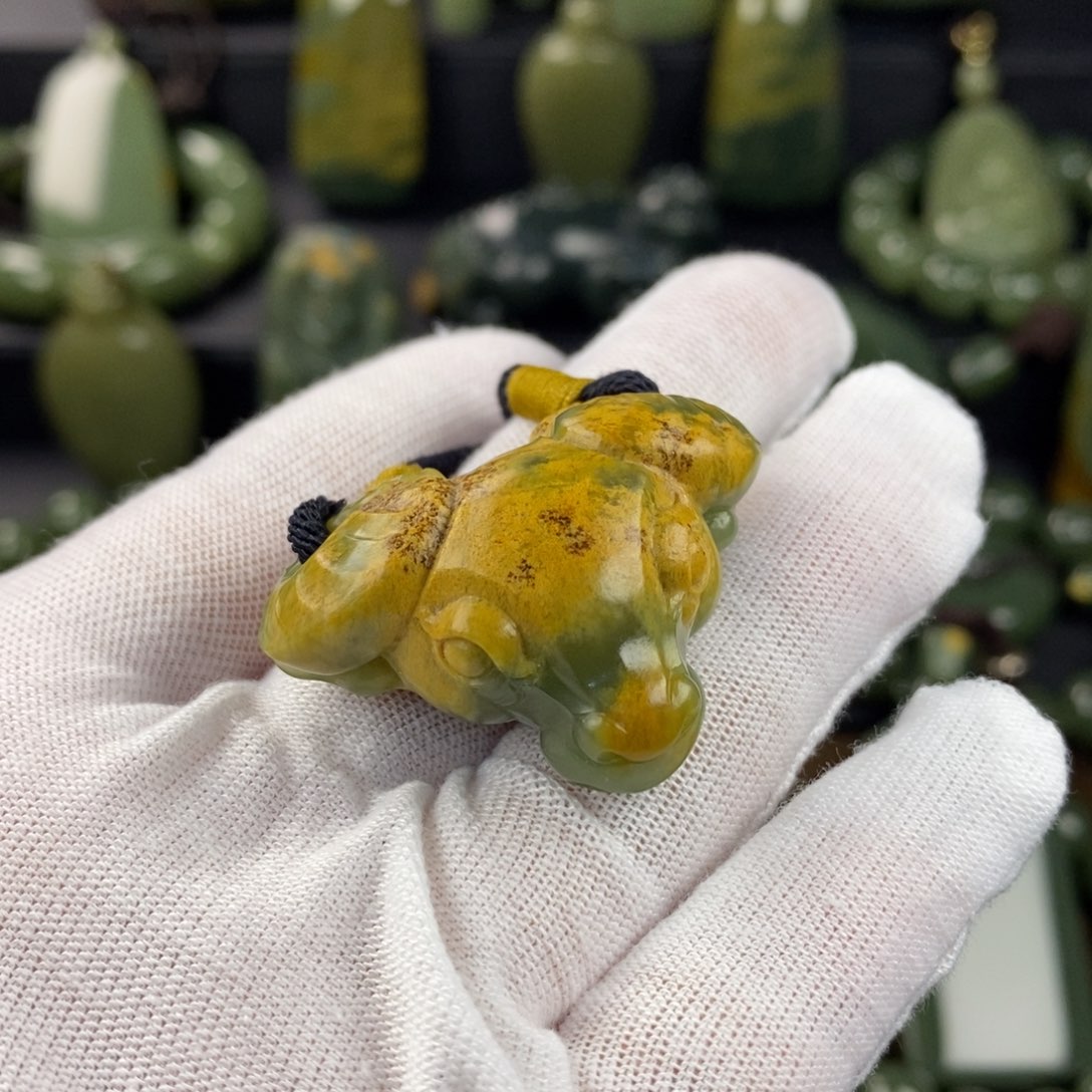 岫岩河磨玉（透闪石质玉）未镶嵌颈饰