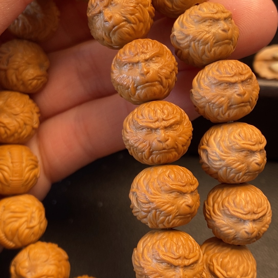 猴头核桃手串:*仔大圣