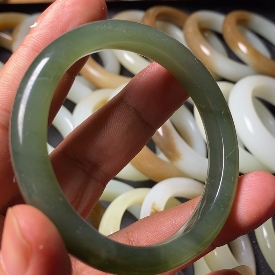 和田玉手镯未镶嵌