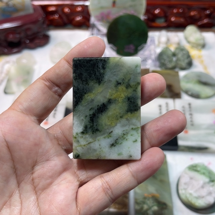 独山玉未镶嵌颈饰