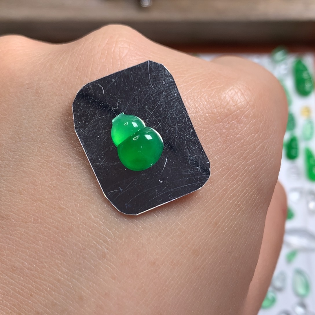 翡翠未镶嵌颈饰阳绿葫芦