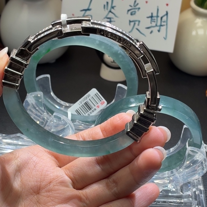 展***码翡翠未镶嵌手镯冰蓝