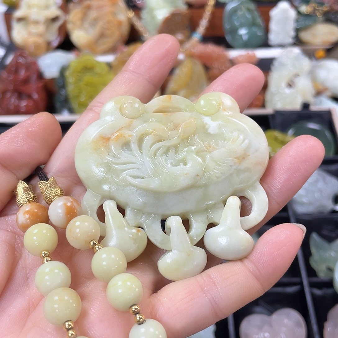 蛇纹石玉颈饰未镶嵌?****?