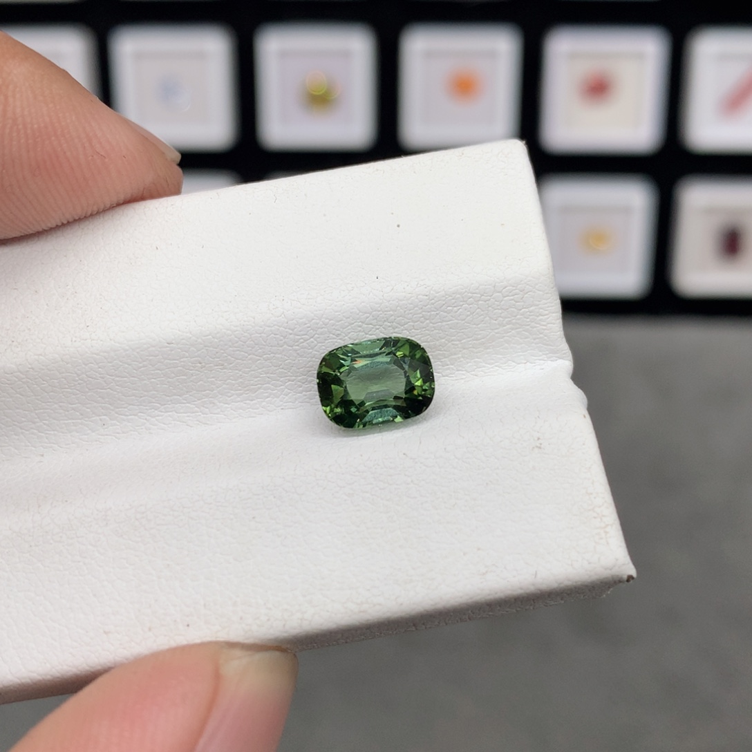 碧玺裸石未镶嵌6.2*8.2mm