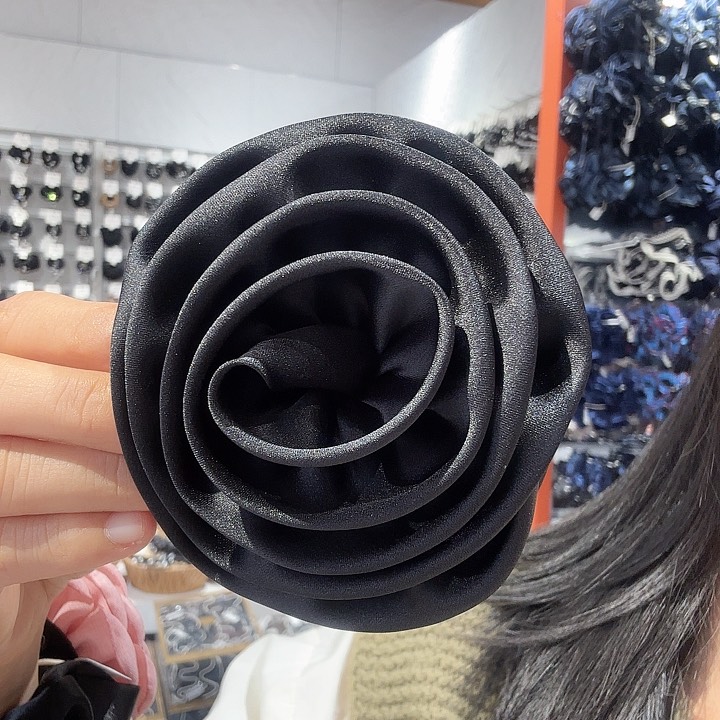 非金属布艺露丝同款玫瑰大花抓夹（黑
