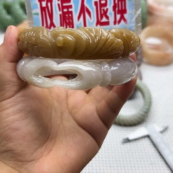 未镶嵌手镯石英岩玉