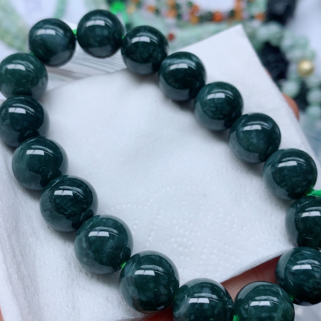 翡翠颈饰未镶嵌手串