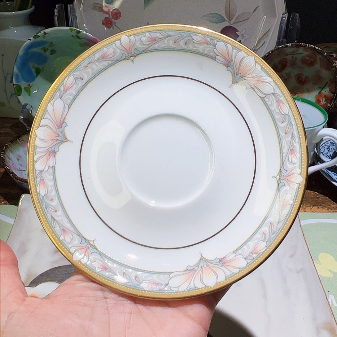 咖啡杯和茶杯也要搭配一些茶