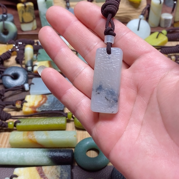 蛇纹石玉挂件未镶嵌