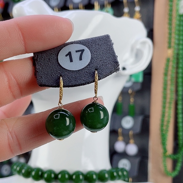 18K金镶嵌和田玉耳饰