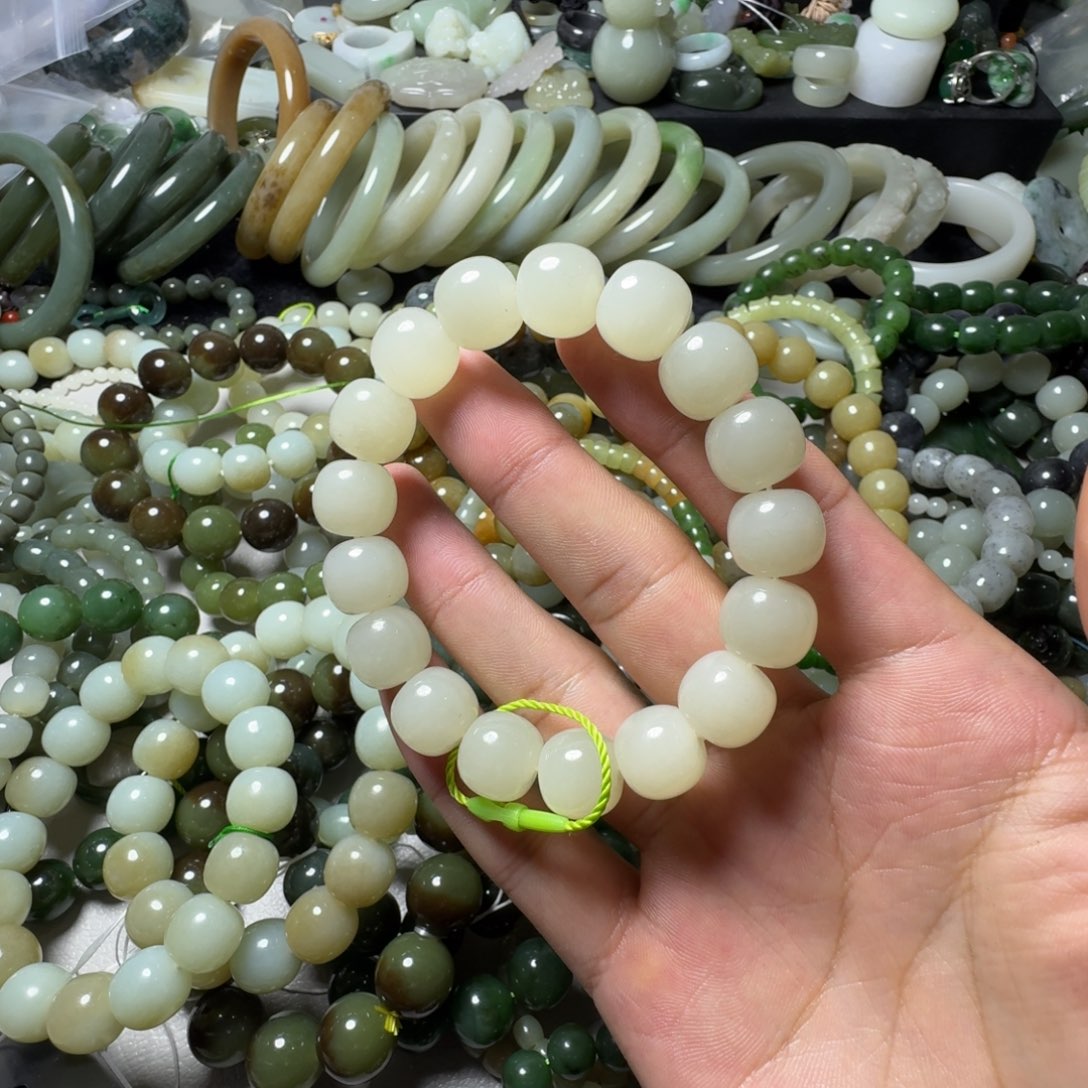 和田玉未镶嵌手串