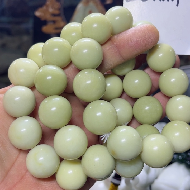 蛇纹石玉手串未镶嵌