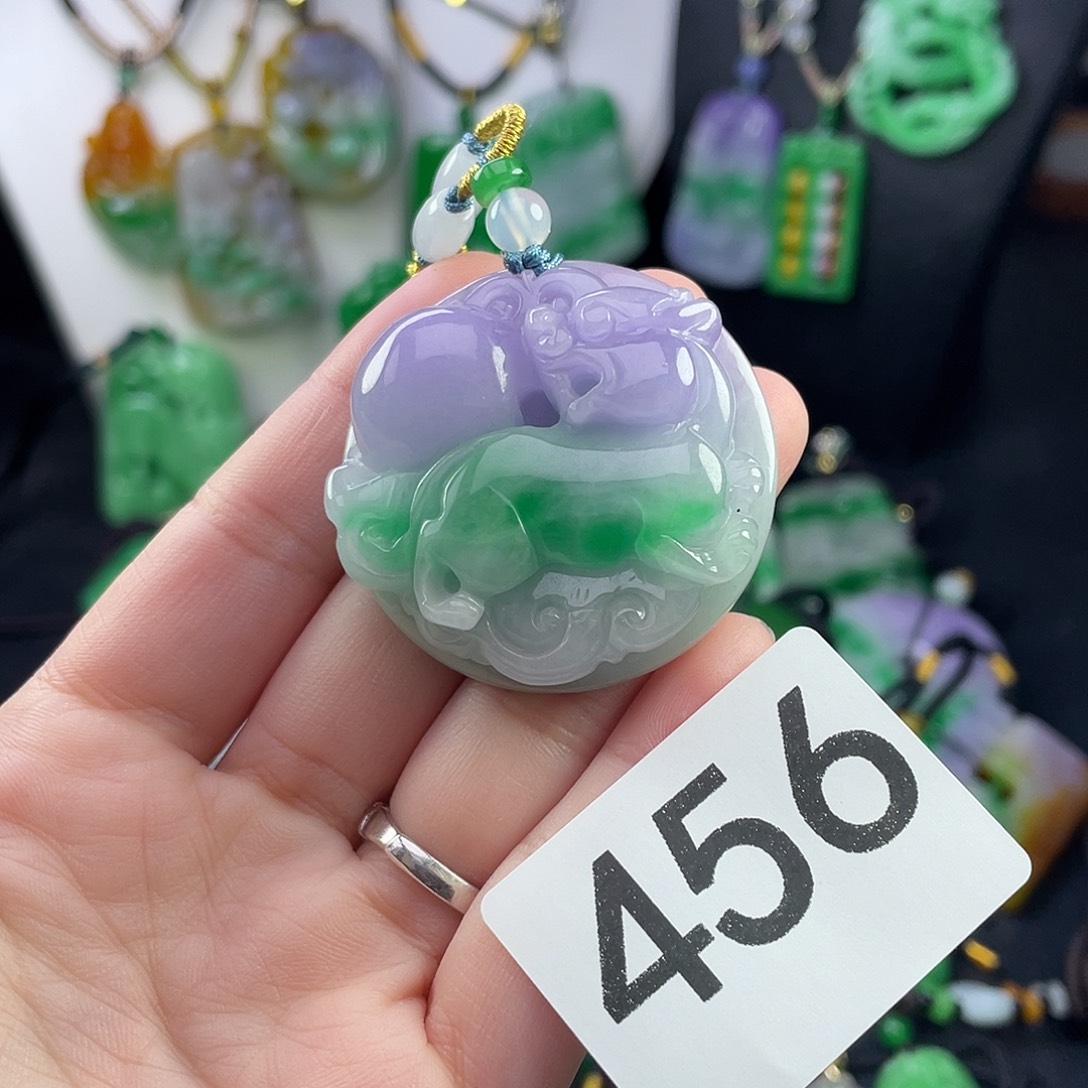 翡翠未镶嵌吊坠(赠链)