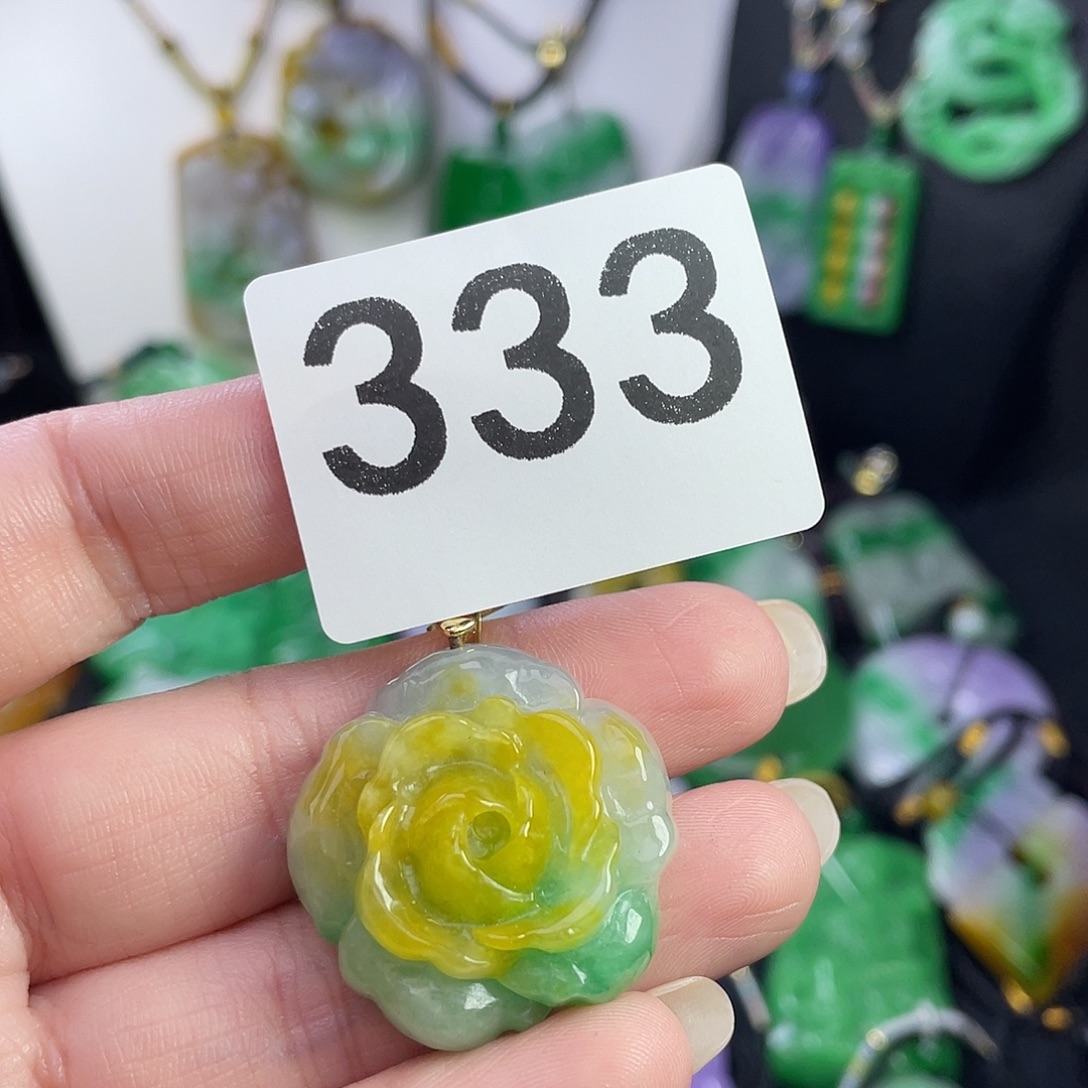 翡翠未镶嵌吊坠(赠链)