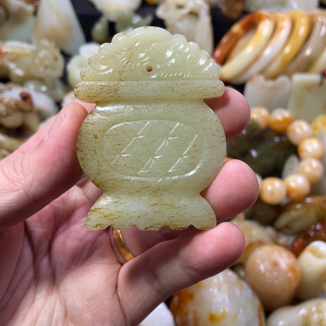 趣***活和田玉未镶嵌把件