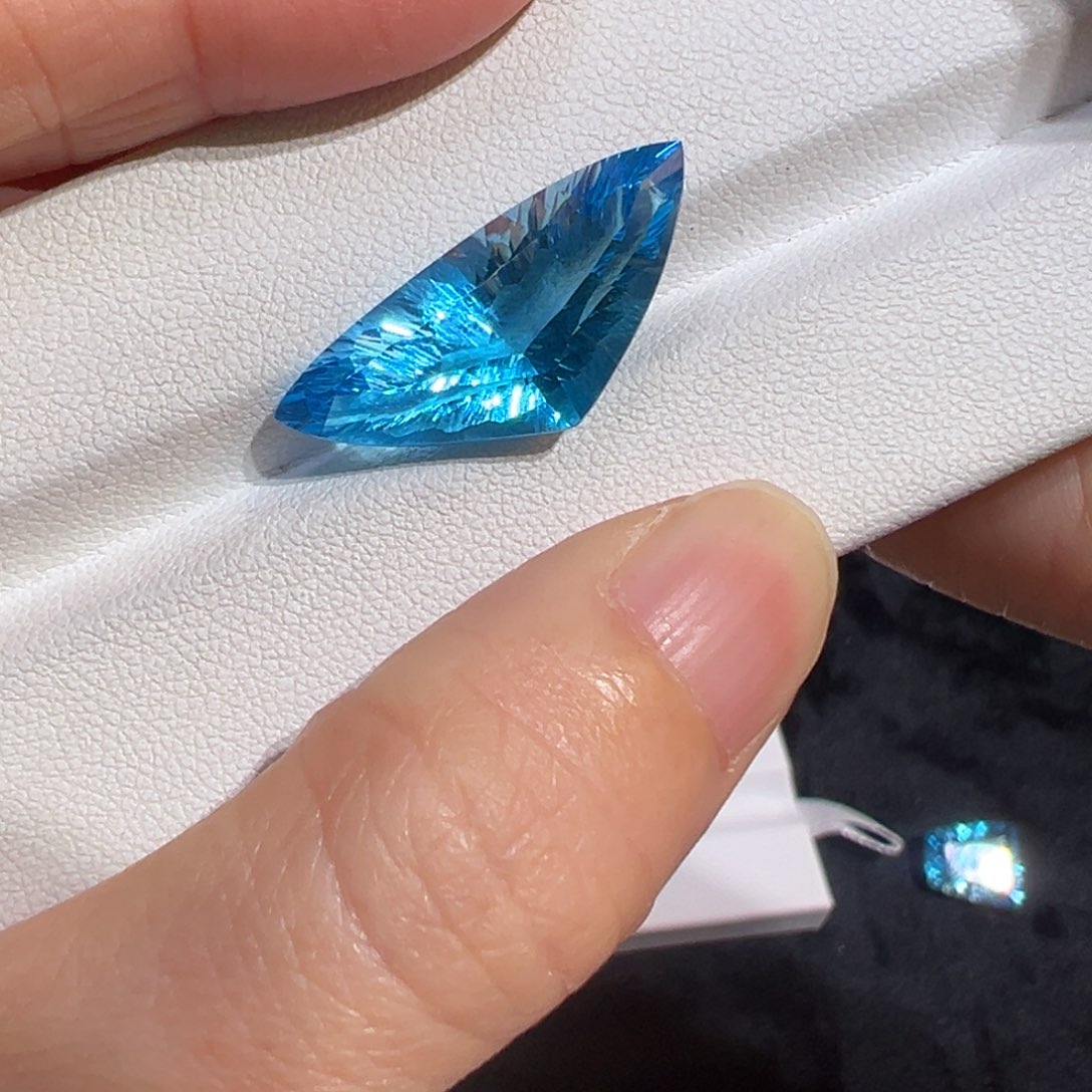 托帕石裸石13.6ct