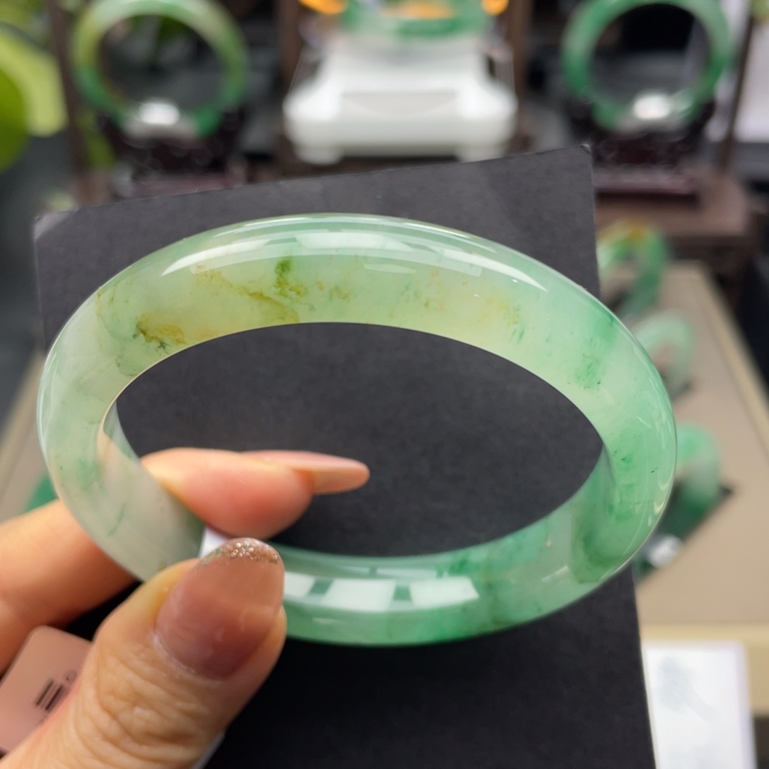 石英质玉（非洲翠）未镶嵌手镯+57.07