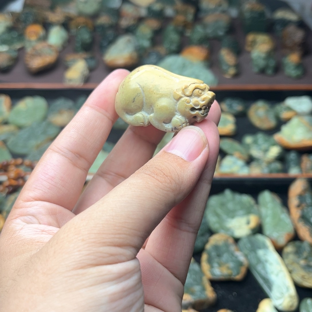 岫岩河磨玉（透闪石质玉）吊坠未镶嵌