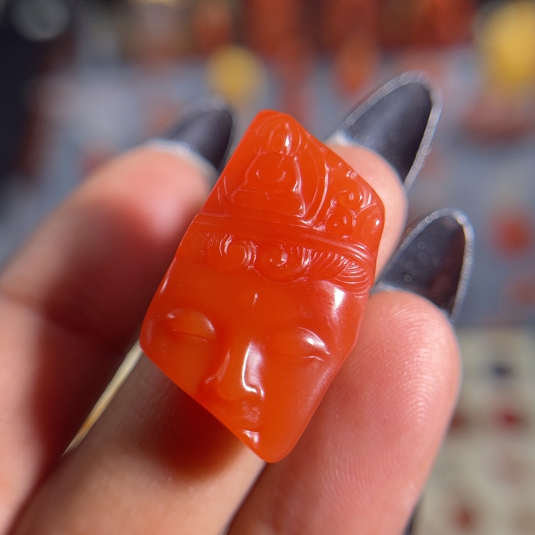 南红玛瑙大黑洞佛瞰未镶嵌