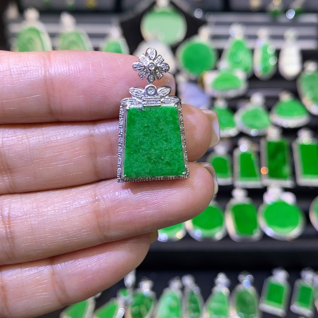 翡翠吊坠(不含链)18K金镶嵌吊坠