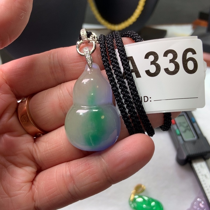 翡翠颈饰未镶嵌蒙****腿