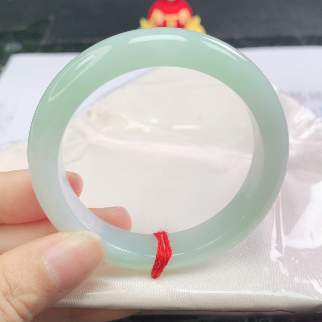 翡翠未镶嵌手镯正