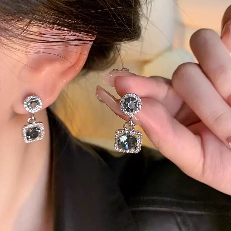 非金属仿水晶耳饰 925爆闪轻奢时尚个性精致镶钻镶嵌黑色耳饰006