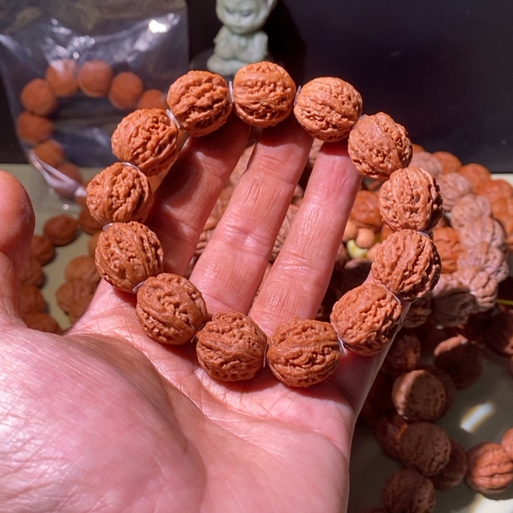 手串文玩核桃……30