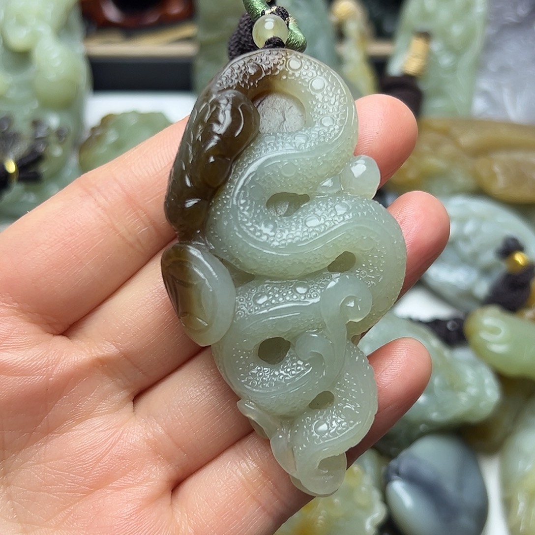 独***旅和田玉未镶嵌颈饰