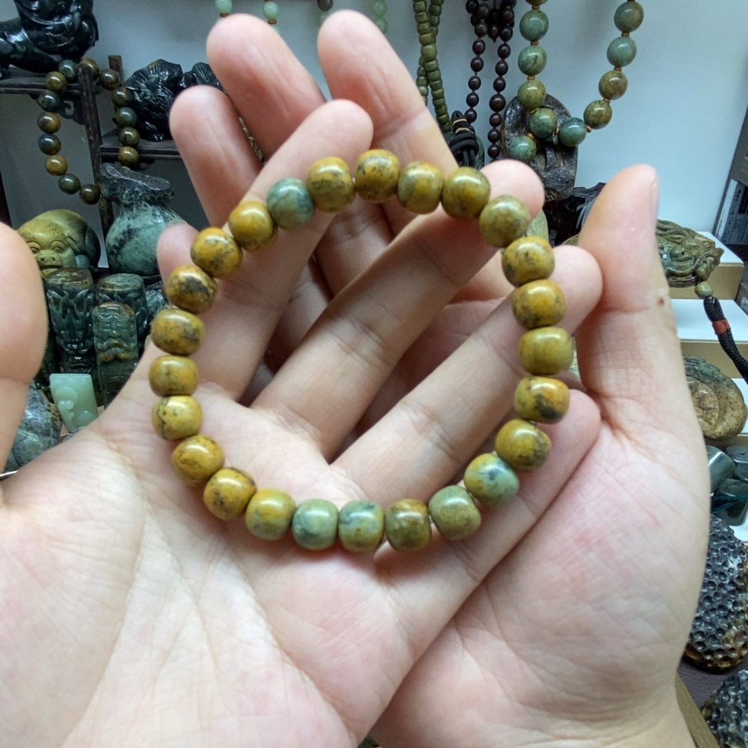 未镶嵌岫岩河磨玉（透闪石质玉）把件笑*言