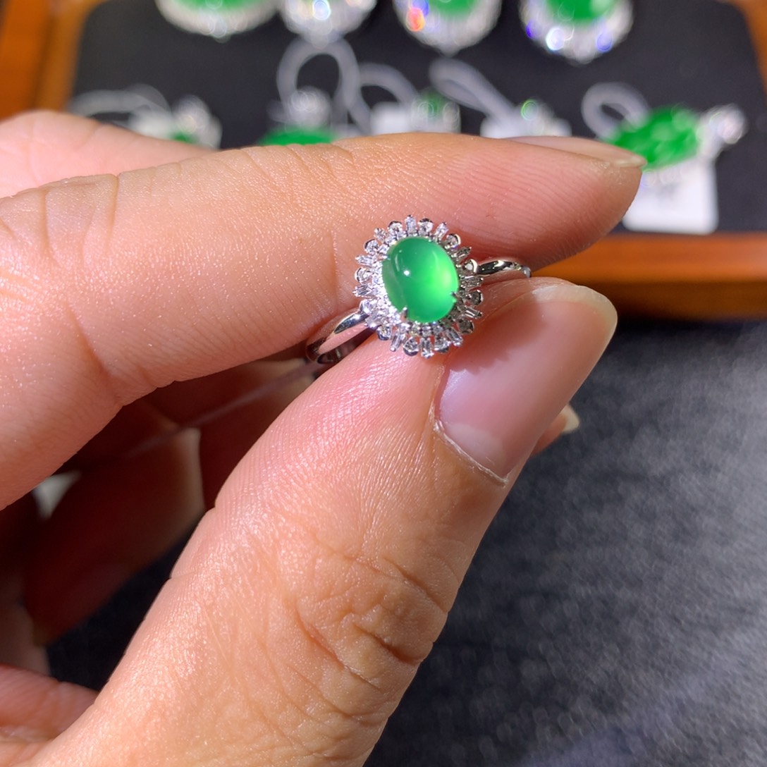 翡翠18K金镶嵌戒指翡翠