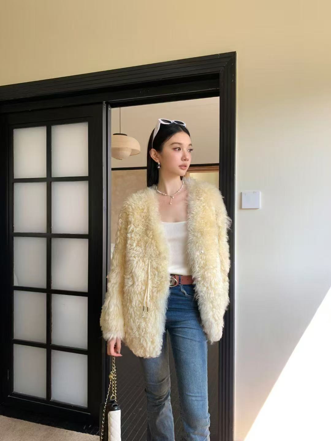 鹅黄色中长款毛毛外套